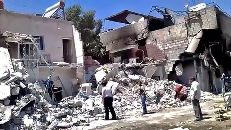kampe. Dette billede fra Ugarit News viser konsekvensen af bombardementer i distriktitet al-Qadam i Damaskus, men billedet kan ikke verificeres. 