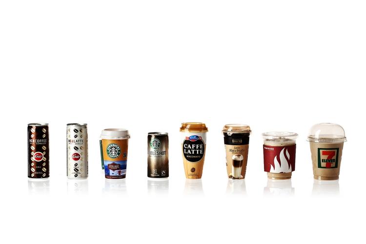 Sommersyndere. Sukker og et højt energiindhold gør det til en fed fornøjelse at indtage nogle af sommersæsonens afkølende iskaffedrikke. Tjek har taget temperaturen på otte af slagsen i selskab med kandidat i ernæring Preben Vestergaard Hansen fra Professionshøjskolen Metropol. 
