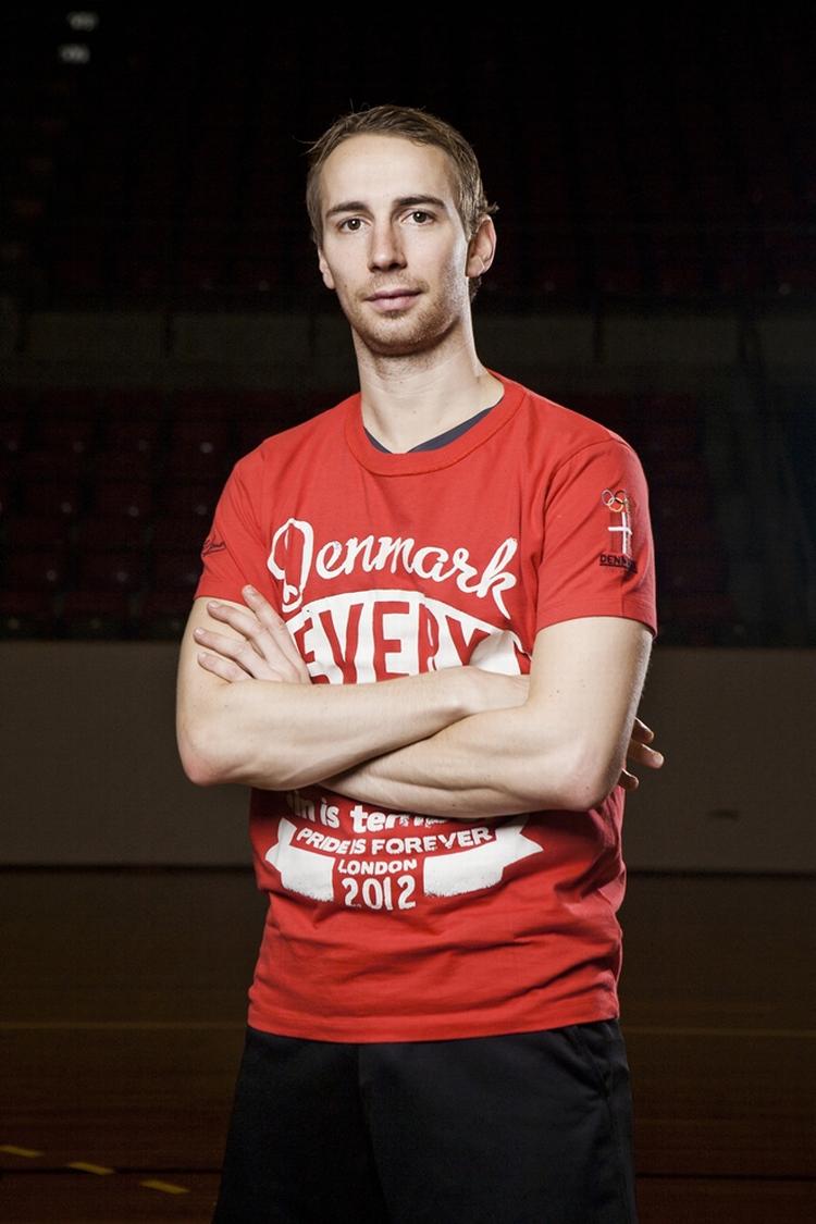 »Det kunne være fedt, hvis de hvert andet år spillede OL i stedet for VM, så det var cremen af cremen i fodbold, lige som det er i alle andre sportsgrene«. 