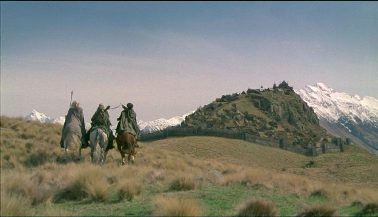 Oscar-høst. Howard Shores soundtrack til de tre Tolkien-film blev forgyldt med statuetter, men symfonien over filmmusikken kan ikke få Politikens anmelder op af lænestolen. 