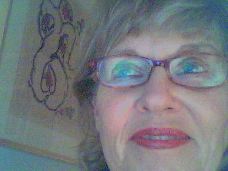 Chokeret. »Jeg forstår simpelthen ikke hvad der fik mig til at hoppe på deres forførende snak«, siger Lisbet Faber, der stadig er dybt rystet over tirsdagens episode. (privatfoto) 