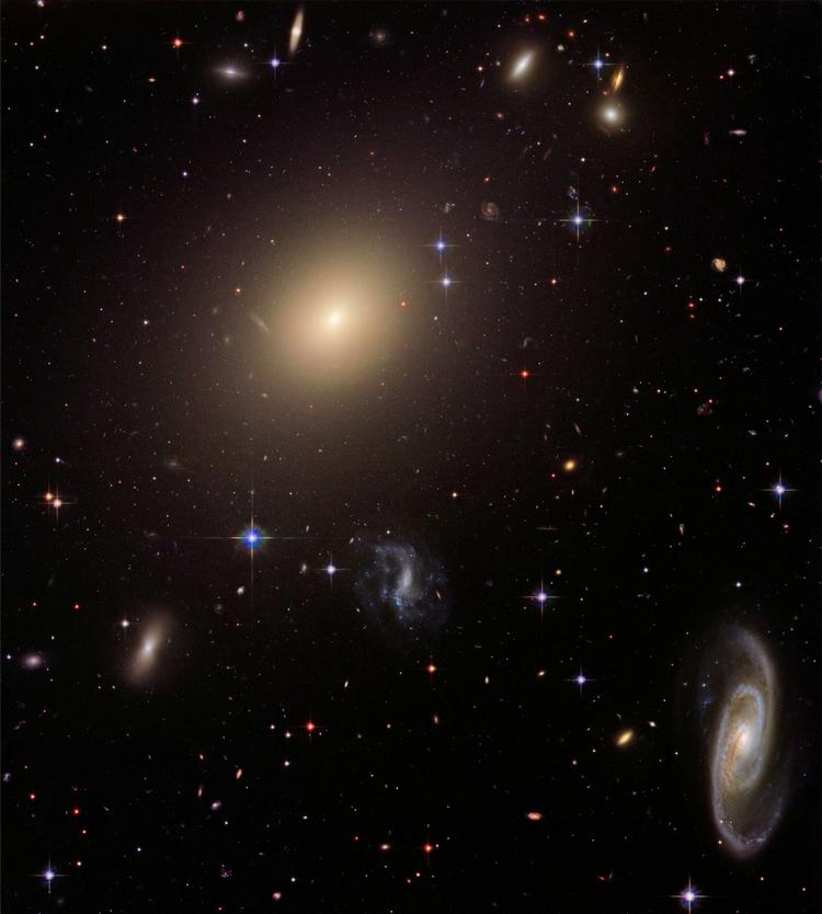 Par. Et langt højere antal af universets stjerner finder sammen i par. Tidligere var det antaget, at de fleste levede som singler. 