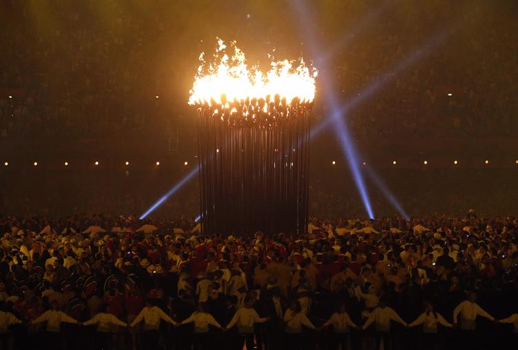 åbning. Den olympiske ild tændes i London. OL er i gang. 