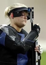 bittert. Kun 0,2 point skilte Stine Nielsen fra en OL finale efter omskydning i 10 meter riffel. 