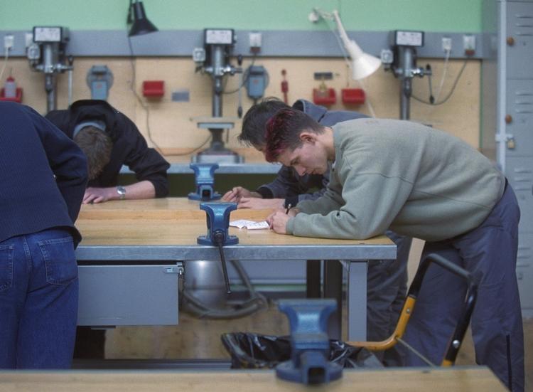 praktikmangel. Der mangler næsten 10.000 praktikpladser på landsplan. Især eleverne på erhvervsskolerne er hårdt ramt. 