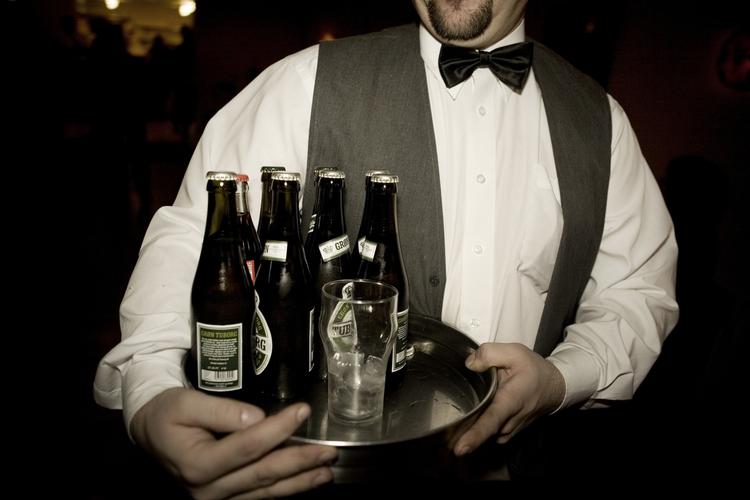 Påvirkning. Drikker man alkohol forhøjes mængden af signalstoffet Dopamin, som giver en fornemmelse af glæde og velvære. 