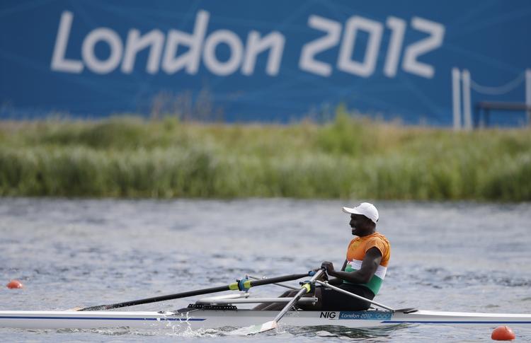 Sejtrækker. Hamadou Djibo Issaka fra Niger blev hyldet af tusinder på det olympiske rostadion. For sin vovemod, mere end hans rotalent. 
