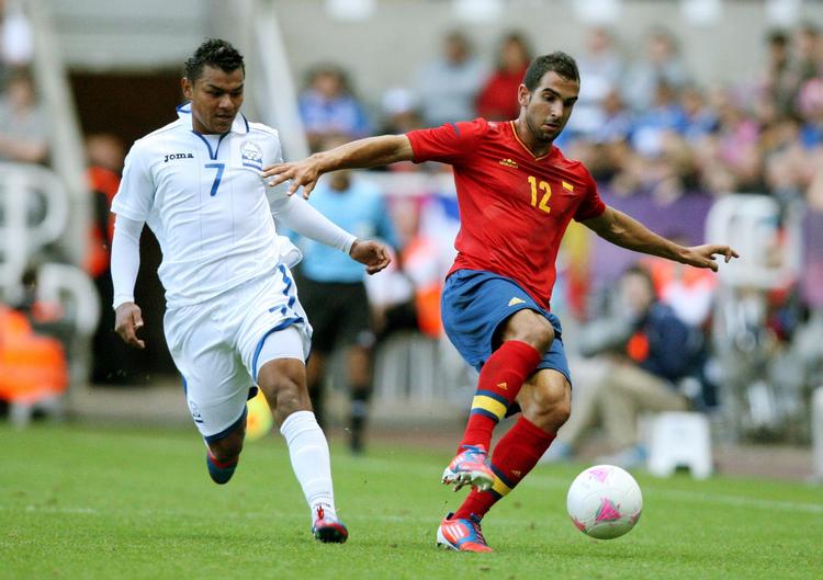 SENSATION. Honduras viste sig overraskende at være for stor en mundfuld for Spanien. 