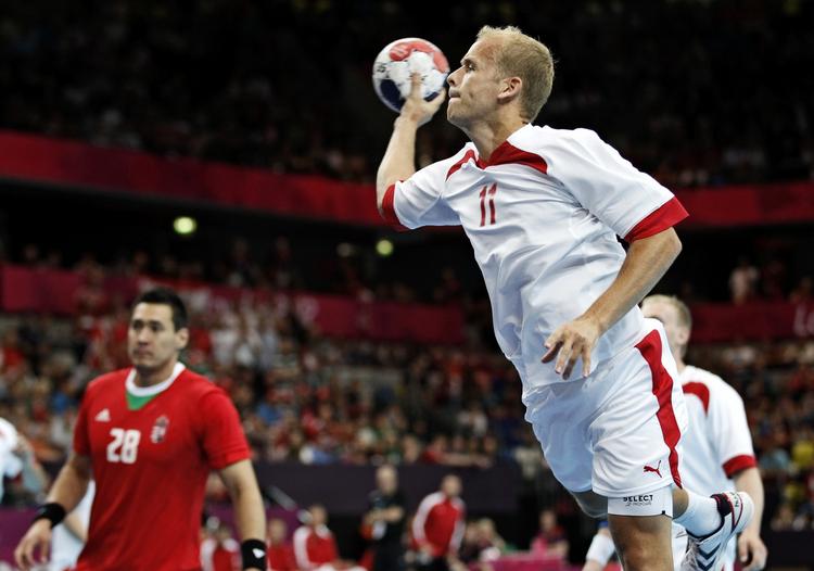 Midnatsgyser. Danmark og Ungarn åbnede deres olympisk optræden med et 60 minutters intenst drama. Anders Eggert blev dansk topscorer. 