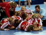 finale. Sådan så det ud, da Danmark vandt OL-finalen 2004 over Sydkorea efter et drama. I dag møder et ungt dansk hold et toptrimmet sydkoreansk mandskab. 