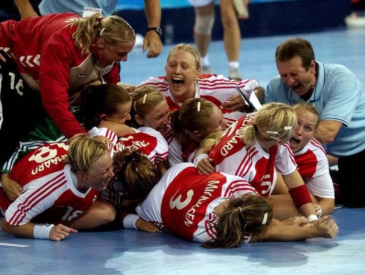 finale. Sådan så det ud, da Danmark vandt OL-finalen 2004 over Sydkorea efter et drama. I dag møder et ungt dansk hold et toptrimmet sydkoreansk mandskab. 