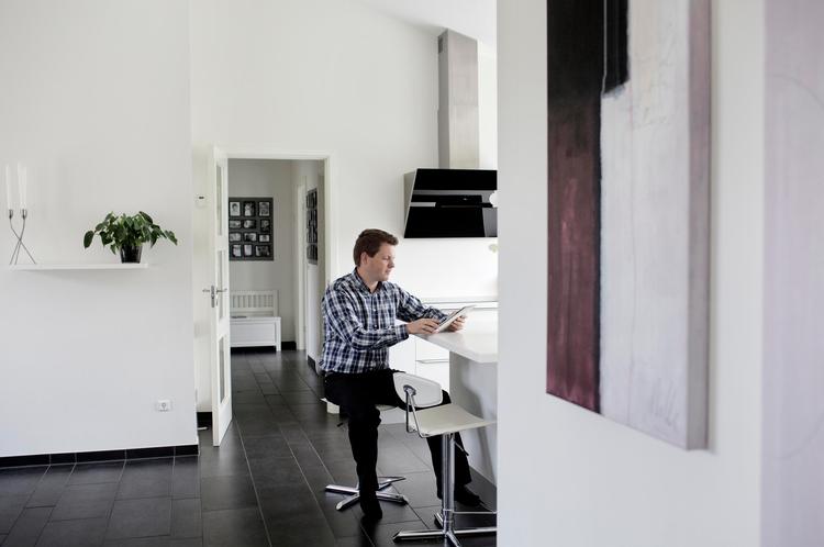 Færre. Thomas Kastrup er en af  stadig færre unge i Egedal Kommune. På 10 år er der kommet 25 procent færre 18-39-årige. 