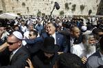 Opmærksomhed. Mitt Romney fik masser af opmærksomhed, da han som del i sit besøg i Israel besøgte Vestmuren, jødernes helligste sted i Jerusalem. 