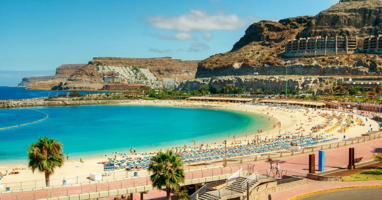 Danskermagnet. Mere end 400.000 danskere rejste til Spanien i 2011. I fremtiden bliver den oplevelse dyrere. 