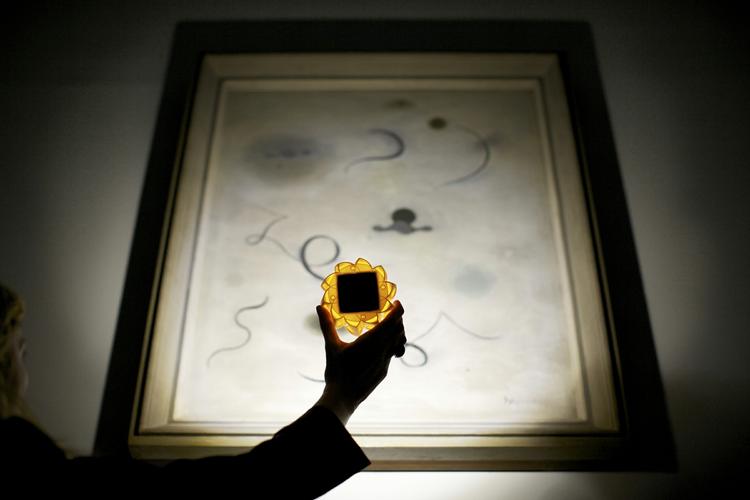 Oplysende.  Olafur Eliassons kunstprojekt søger at sætte fokus på de 1,6 milliarder mennesker på verdensplan, der ikke har strøm hvor de bor. 