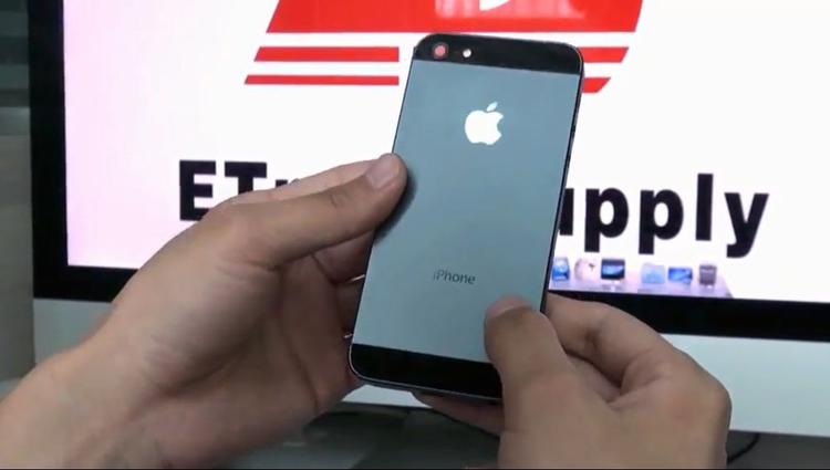 SMARTPHONEKRIG. iPhone 5, som her ses i et spionfoto fra Etrade Supply, bliver formodentlig lanceret 12. september. Microsoft forsøger at komme Apple i forkøbet med en Windows Phone 8-lancering. 