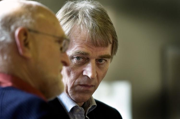 Støtte. En række medlemmer af SF's landsledelse erklærer sig fuldt på linje med mange af de punkter, som den tidligere gruppeformand, Aage Frandsen, oplister i dagens Kronik i Politiken. 