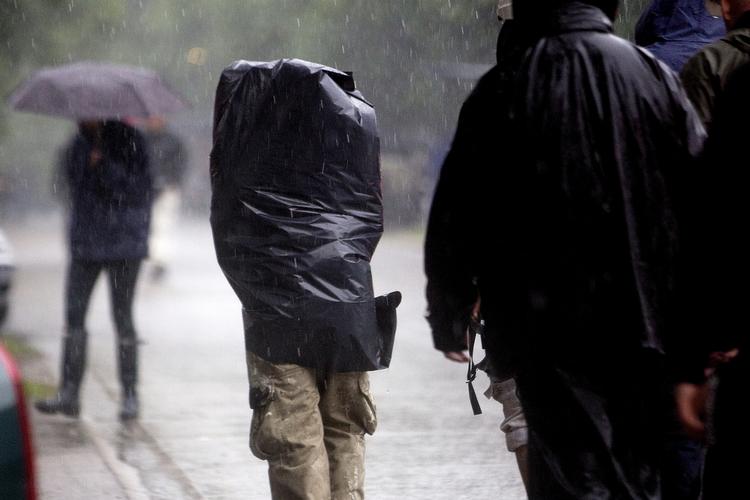 REGN. Nogle egne kan få op til 27 graders varme i dag. Det meste af landet vil dog få nedbør fra oven. 