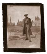 Eventyr. Palle Huld i Moskva. Hans fantastiske jordomrejse var inspiration for den  belgiske tegner Hergé, der få måneder efter hjemkomsten udgav første  tegneseriebind om Tintin, 'Le tour du monde en 44 jours' - eller 'Verden rundt i 44 dage' i den danske oversættelse. 