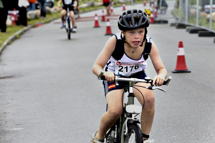 STARTHJÆLP. Giv dine børn og dig selv et kig ind i en ny verden. Prøv en lille triatlon. 