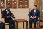 MÆGLER. Kofi Annan under et besøg hos den syriske præsident Bashar Assad i Damaskus. Nu opgiver han at fortsætte forsøgene på at standse Assads kampe med oprørerne i Syrien. 