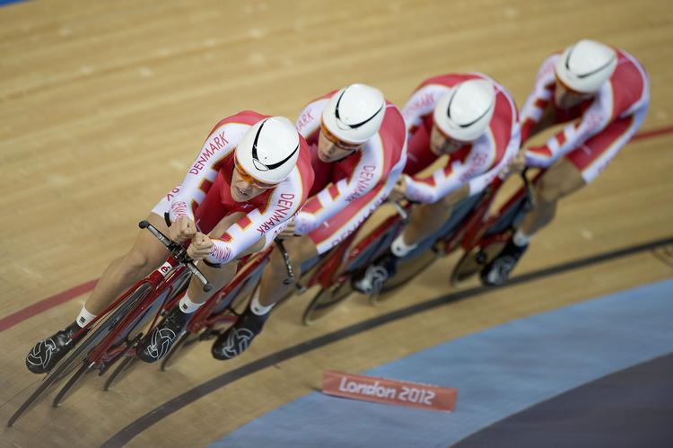 SVÆRT. Danmark skal møde Storbritannien i semifinalen. Briterne satte verdensrekord i deres kvalifikationsheat i dag. 