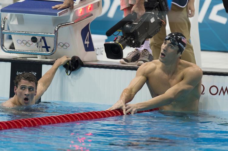 COMEBACK. Sejren i 200 meter medley var den første individuelle guldmedalje i London for Michael Phelps (th.), der er på fire medaljer i alt ved legene. 