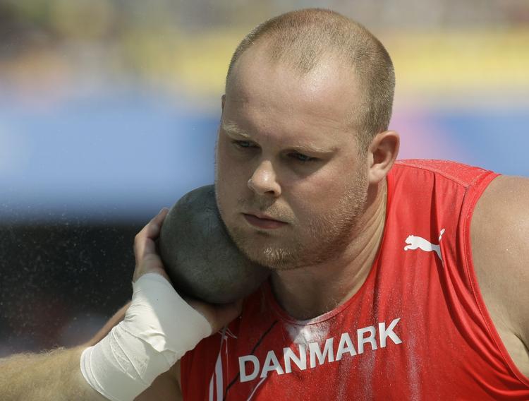 OL-KLAR. Kim Christensen får lov til at støde kugler til OL. 