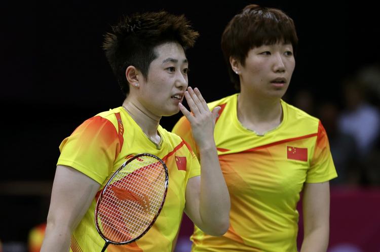 debat. Det er til debat, om badminton fortsat skal være en del af OL-programmet , efter otte spillere, heriblandt Kinas Yu Yang og Wang Xiaoli, blev smidt ud af turneringen for at tabe med vilje. 