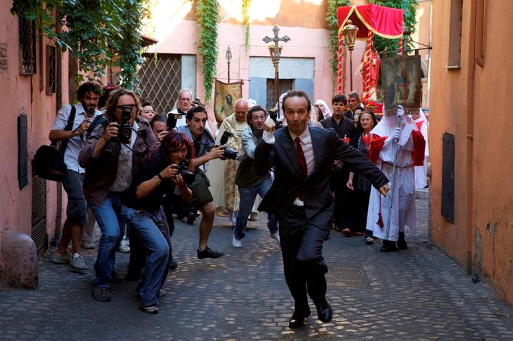 Italienske Roberto Benigni spiller i 'To Rome With Love' en kontormand, der bliver berømt over night. 