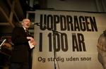 Fødselar. Også på Ekstra Bladet satte Gregers  Dirckinck-Holmfeld i høj grad præg på bladet med sine anmeldelser, der på én gang var indsigtsfulde, letforståelige og oplysende. Her holder han tale i anledning af Ekstra Bladets 100 års-jubilæum. 