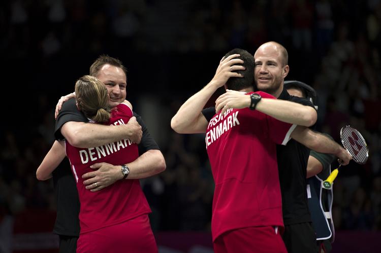 Kram. Lars Uhre (t.v.) i stor omfavnelse. 