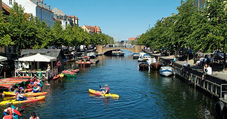 storbyidyl. Christianshavn er noget der lokker, når København får besøg af turister. 