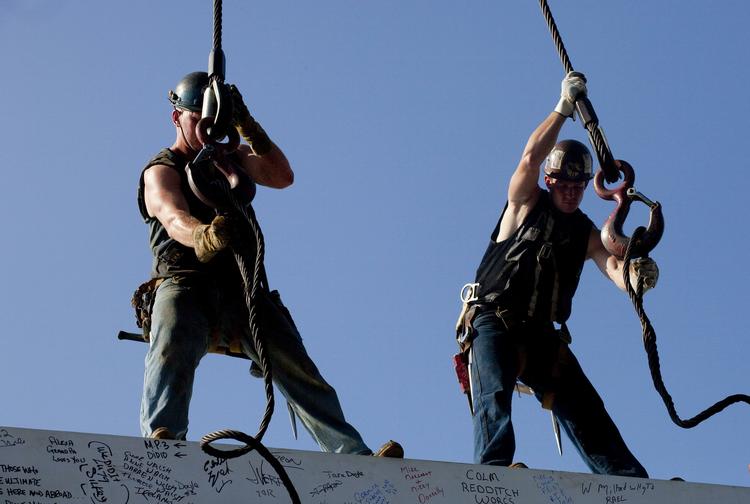 nedtur. Selv om der i juli blev ansat flere mennesker, er arbejdsløsheden fortsat markant i USA. 12,8 mio. mennesker er uden job i staterne. 