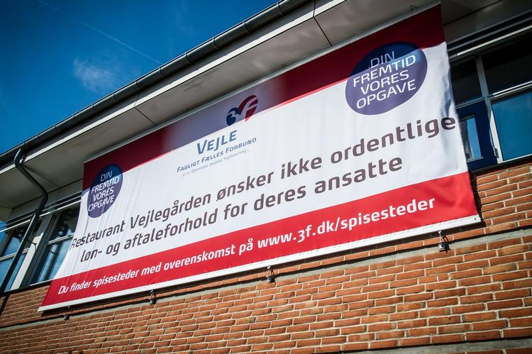 MODSTAND. 3F har lavet en blokade mod Vejlegården, fordi restauranten har valgt at lave overenskomst med Krifa i stedet for dem. 