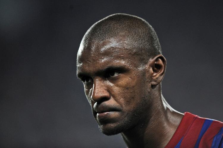 Comeback. Eric Abidal nægter at opgive fodbolden. 