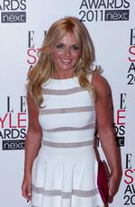 Model. Geri Halliwell synger og designer bikinier og undertøj. Og hun kan sagtens selv fungere som model. 