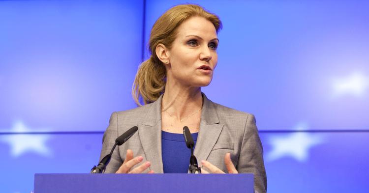 forhåbningsfuld. Helle Thorning-Schmidt og resten af regeringen har regnet med, at en rabat på en milliard kroner fra EU skulle bruges til at finansiere skattelettelser for syv millarder kroner. 