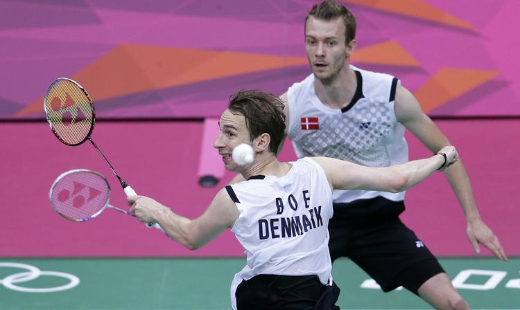 sølv. Mathias Boe (tv) Carsten Mogensen var oppe mod overmagten i finalen ved OL, hvor det kinesiske par var for stærkt. 