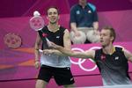 sølv. Mathias Boe (tv) og Carsten Mogensen kom aldrig helt ind på livet af den kinesiske overmagt i OL-finalen. 
