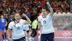 kæmpenederlag. Storbritanniens kvinder jubler i den bedste olympiske ånd efter en scoring i kampen mod Kroatien. 