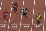 afslappet. Jamaicas Usain Bolt (th) løb sig ikke fuldt ud i de indledende heat før 100-meterfinalen senere i aften. 