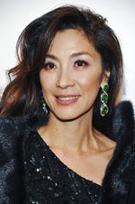 sej. Michelle Yeoh er nok spinkel og smuk, men hun har gentagne gange vist tænder og imponerende indlevelsesevne i film som 'Mit Liv som geisha' og som frhædskæmperen Aung San Suu Kyi i 'The Lady'. 