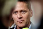 Sprogjonglør. Samuelsen bruger udtrykket 'den lille mand' i sin egen kontekst. Og det påvirker tilhørerne, skriver semiotiker. 