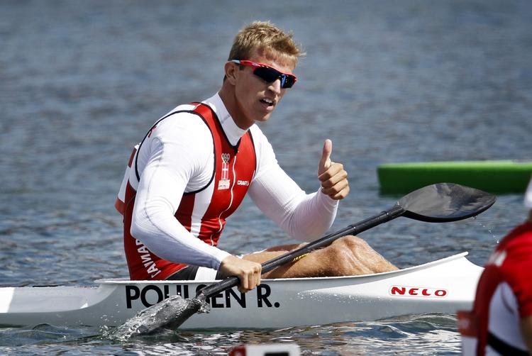 Thumbs-up. Rene Holten Poulsen er klar til finalen i 1.000 meter enerkajak. Men ifølge ham selv skal han ro stærkere i finalen. 