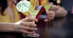 GIFTIG. Læger advarer rejsende om at passe på med cocktails i Sydøstasien efter, at en backpacker har mistet synet af at have drukket metanol. 