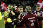 STOPPET. Christian Poulsen og Martin Jørgensen nåede at spille mange landskampe sammen. 