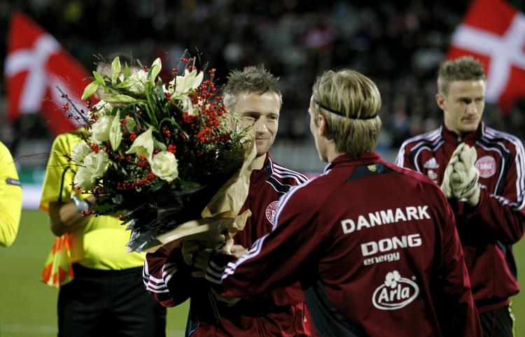 STOPPET. Christian Poulsen og Martin Jørgensen nåede at spille mange landskampe sammen. 