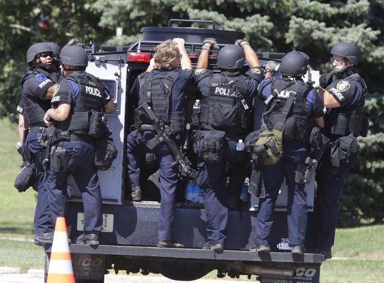 Skyderi. Politiet bekræfter, at gerningsmanden til massakren ved et sikh-tempel i Wisconsin i USA var krigsveteran. 