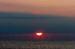 SOMMERNÆTTER. Solnedgang over horrisonten ved Gedser. Her slutter sommernætterne 11 dage før, de gør i Skagen. (Arkivfoto) 